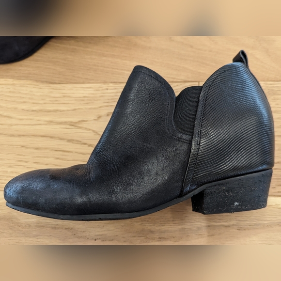 Naya Felix Black Leather Ankle Bootie Embossed Sz 6 - Picture 10 of 14